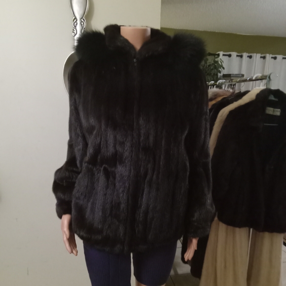 Hooded Mink bomber jacket - Picture 4 of 4